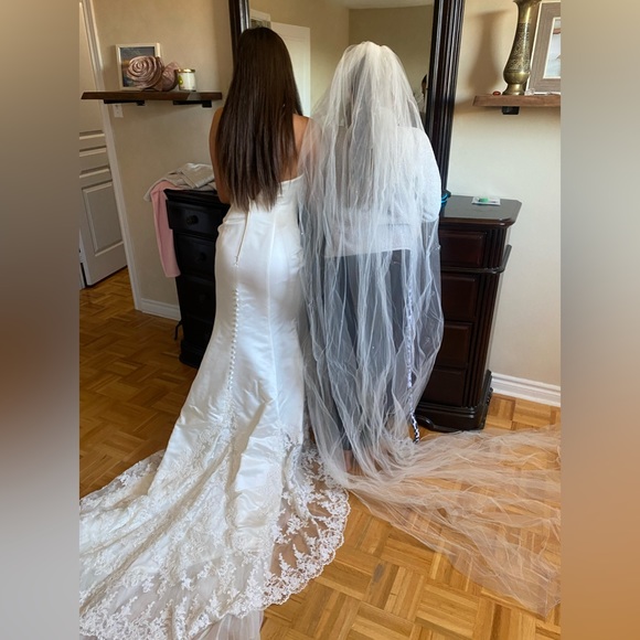 Wedding dress. Size4/6 with or without veil - Picture 2 of 2